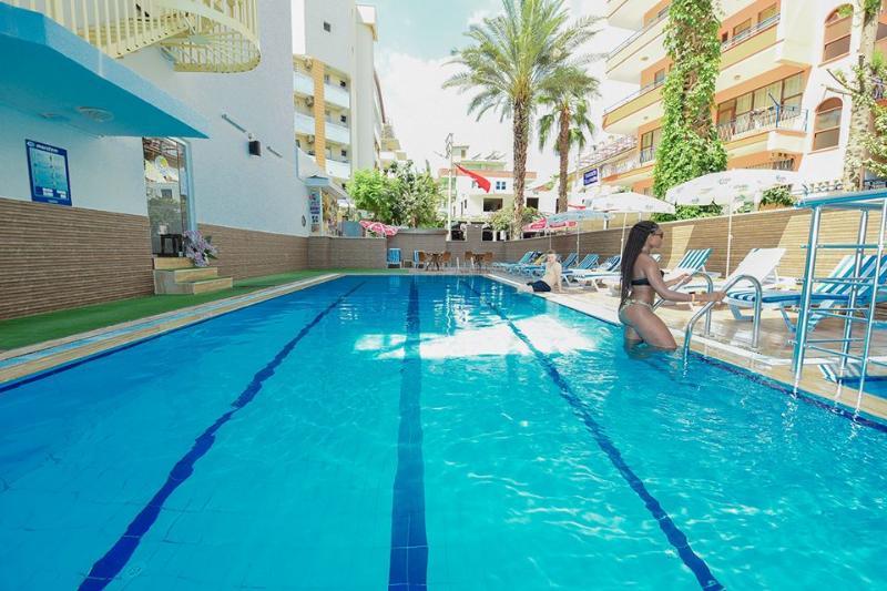 Kleopatra Blue Hawaii Hotell Alanya